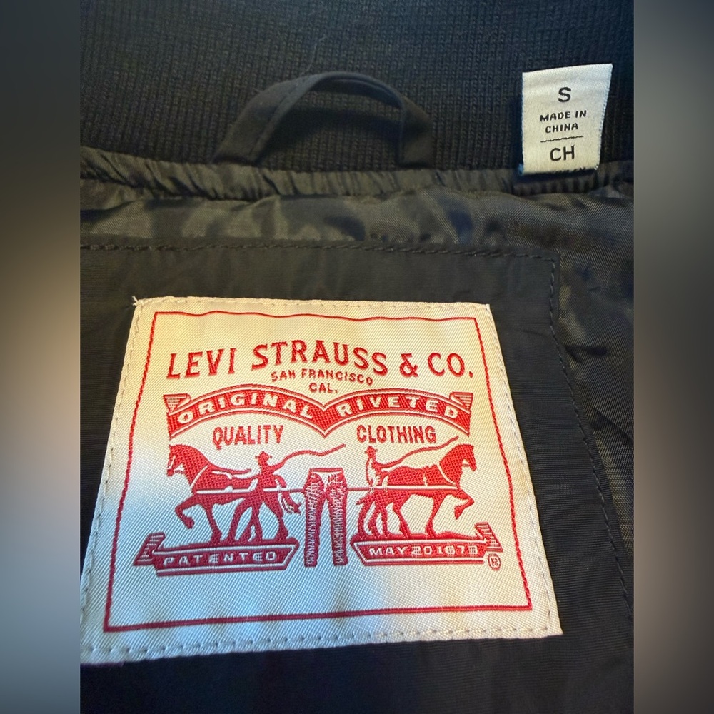 Levi's Black Jacket with Red Label - Picture 3 of 5